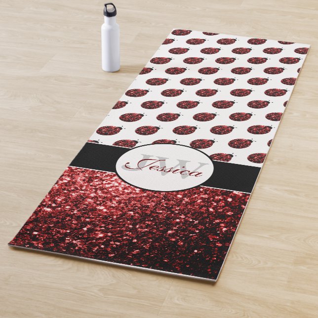 Tapis De Yoga Monogramme rouge foncé coccinelle faux parties sci (En situation)