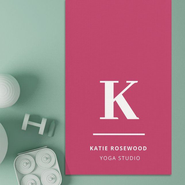 Tapis De Yoga Monogramme typographique rose chaud (Créateur téléchargé)