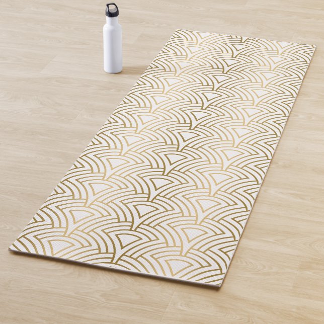 Tapis De Yoga Motif Art Déco géométrique or sur blanc (En situation)