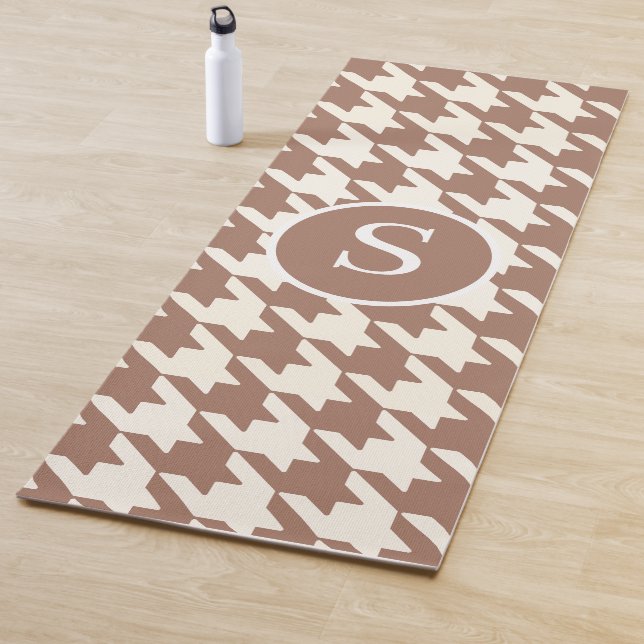 Tapis De Yoga Motif de Houndstooth Mocha Mousse et blanc (En situation)