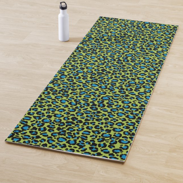 Tapis De Yoga Motif léopard en framboise bleue sur vert citron (En situation)