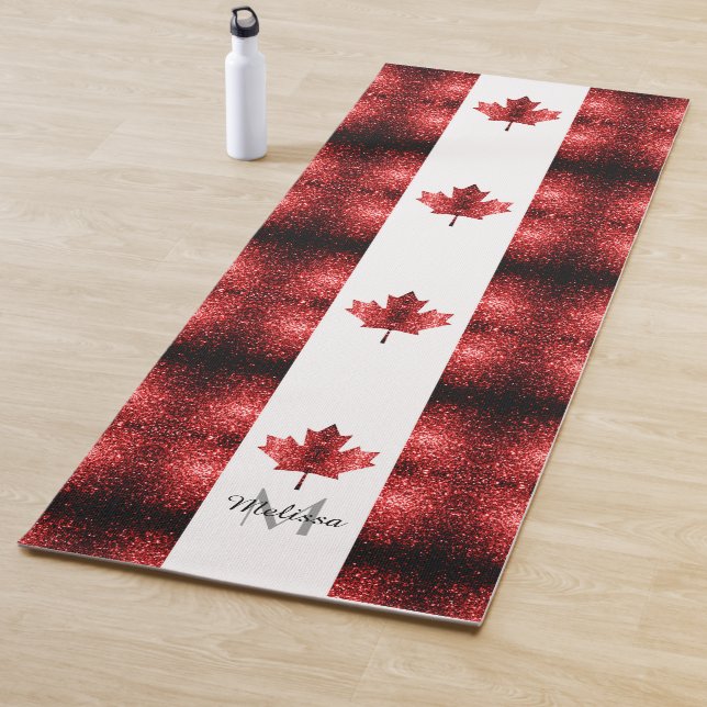 Tapis De Yoga Motif Monogramme du drapeau du Canada (En situation)
