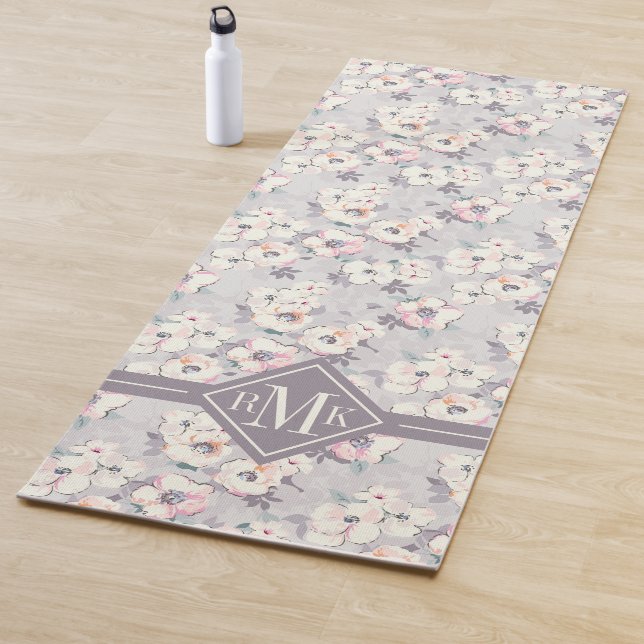 Tapis De Yoga Motif rose mou d'aquarelle du monogramme | (En situation)
