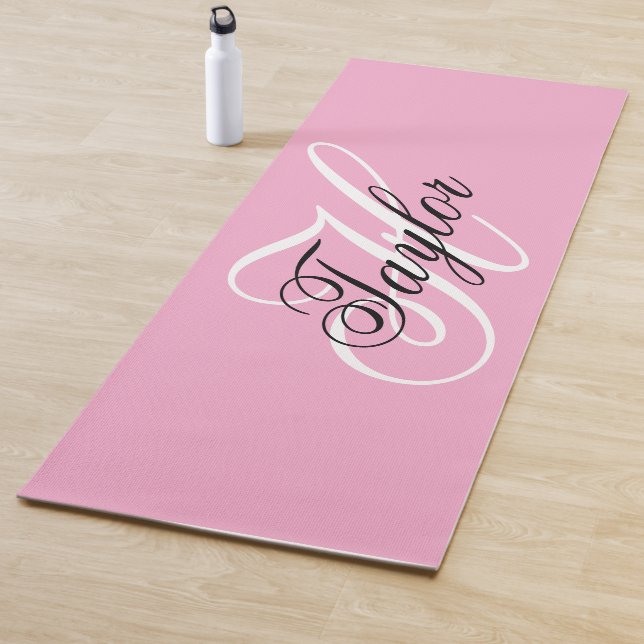 Tapis De Yoga Noir et blanc Fatigue Monogramme rose (En situation)