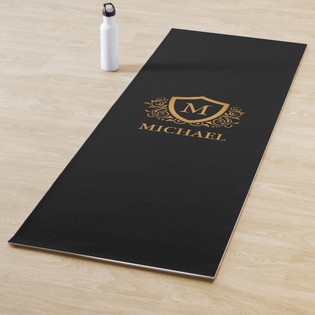 Tapis De Yoga Noir et Or Personnalisé Stylo Nom Monogramme (En situation)