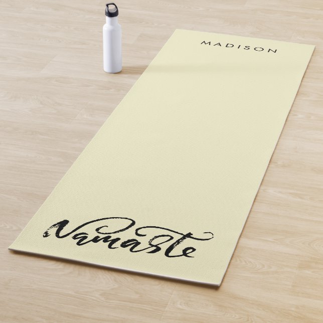 Tapis De Yoga Nom moderne Citrine White Yoga Mat (En situation)