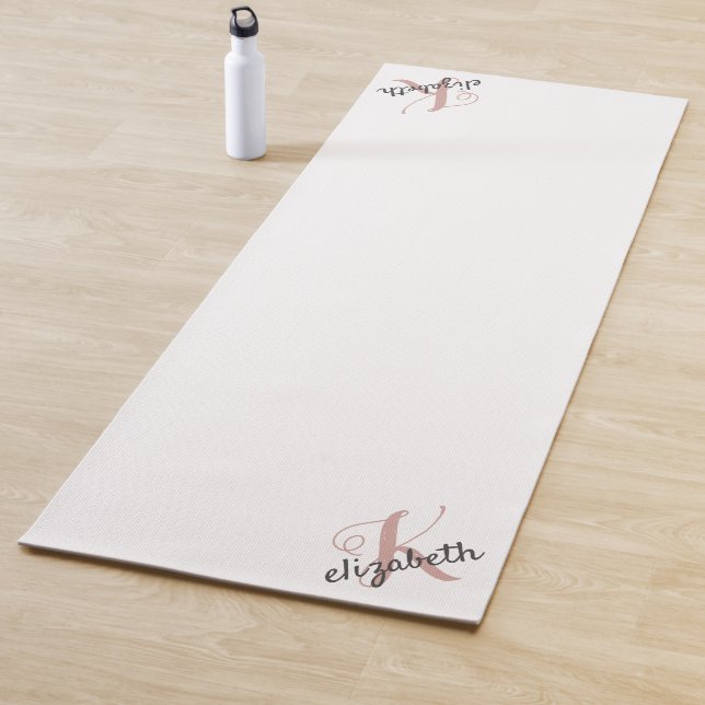 Tapis De Yoga Nom personnalisé Cute initiale personnalisée (En situation)
