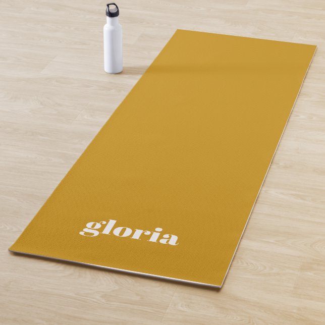 Tapis De Yoga Nom personnalisé élégant de la moutarde jaune (En situation)