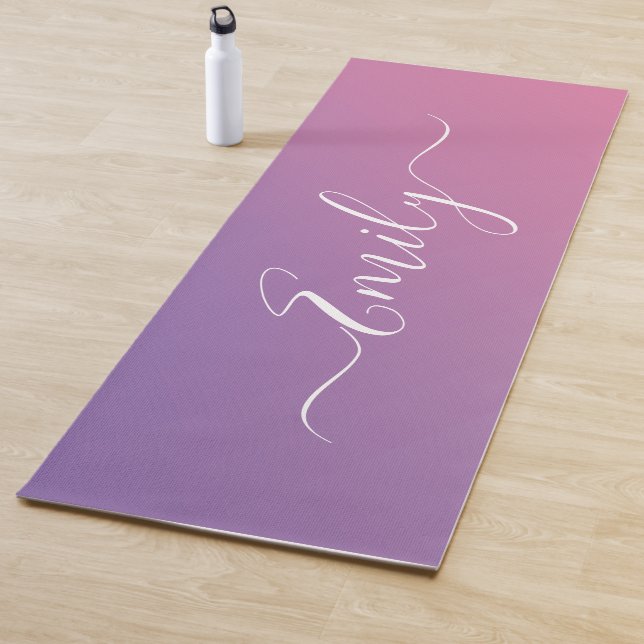 Tapis De Yoga Nom personnalisé Élégant Les Flèches De Script Omb (En situation)