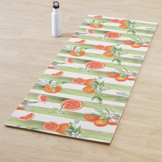 Tapis De Yoga Oranges sur Grandes Vertes et Blanches (En situation)