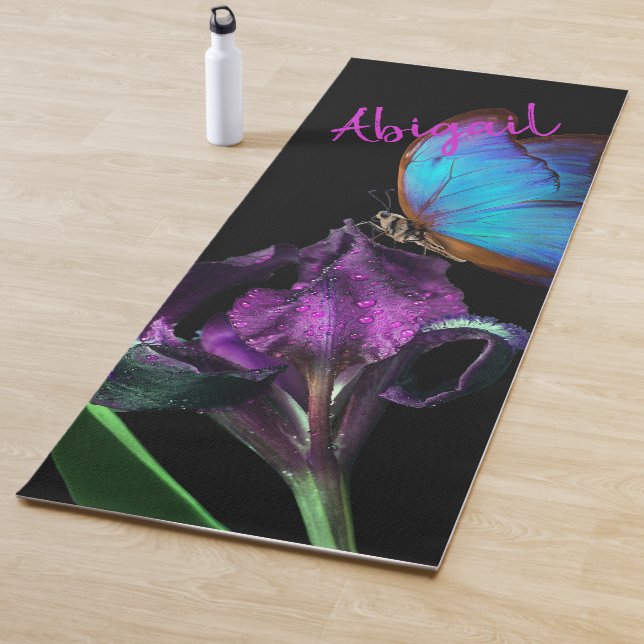 Tapis De Yoga Papillon bleu Morpho et Iris violet (En situation)