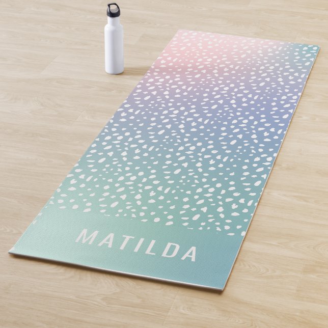 Tapis De Yoga Pente Pastel + spot avec rayures personnalisées (En situation)