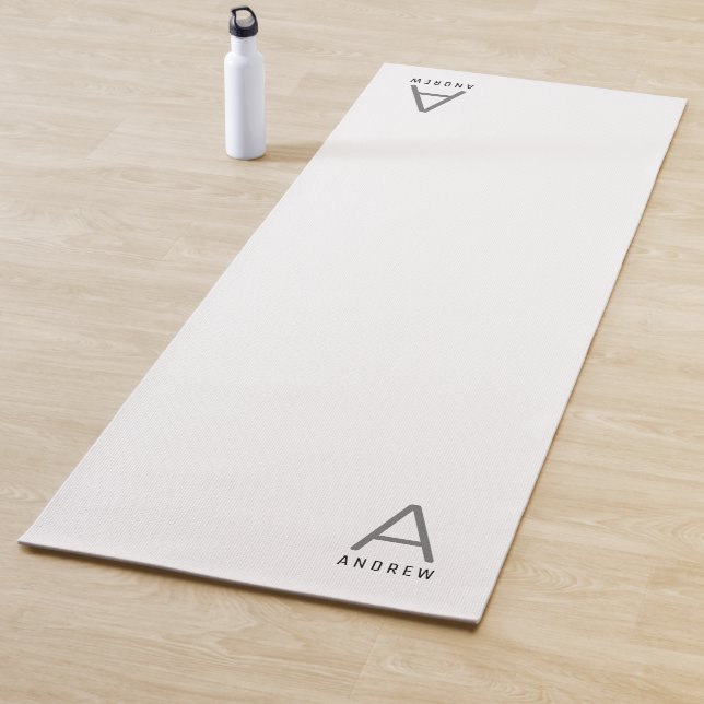 Tapis De Yoga Petit monogramme de Yoga blanc personnalisé (En situation)