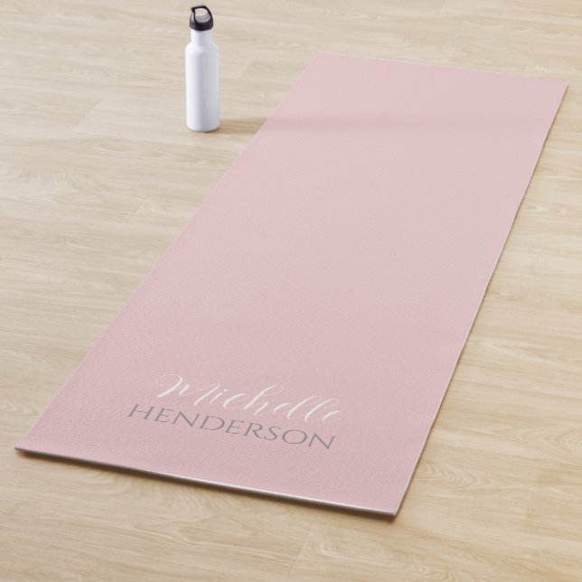 Tapis De Yoga Pink and White Personalized Monogram Name (En situation)