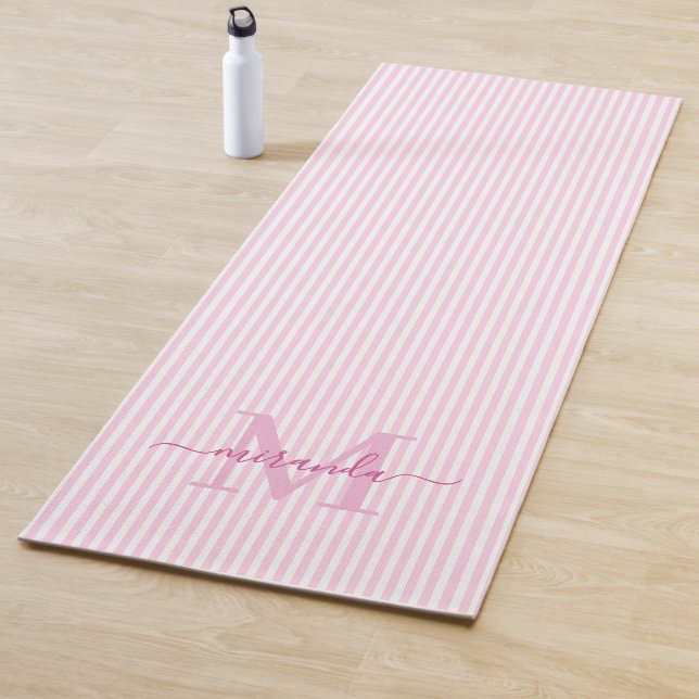 Tapis De Yoga Pink & White Stripes Monogram Name (En situation)