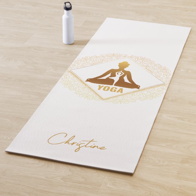 Tapis De Yoga Pose de yoga blanc or avec nom personnalisé (En situation)