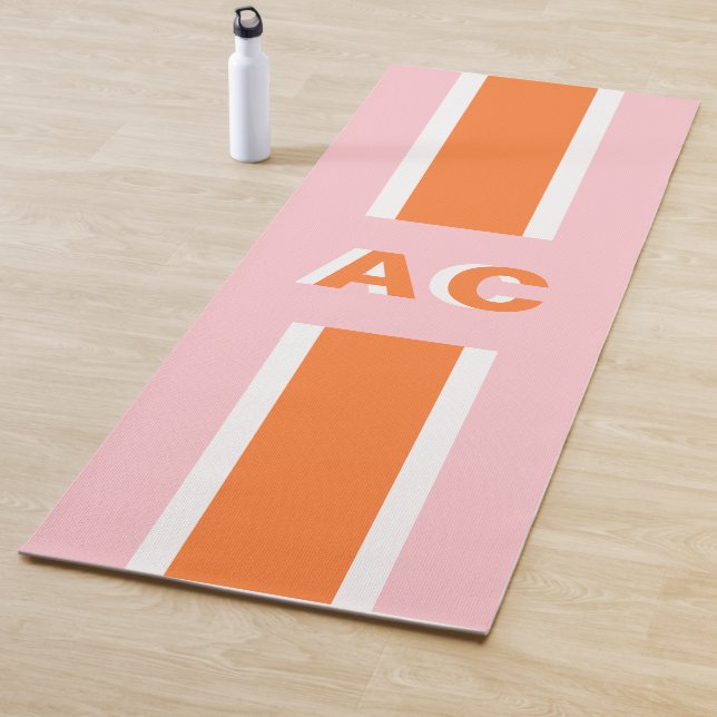 Tapis De Yoga Retro Orange Rose Girl mignonne Monogramme (En situation)