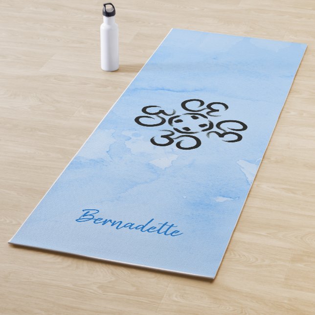 Tapis De Yoga Rose Om Compass, Aquarelle Bleue, Symbole Aum (En situation)