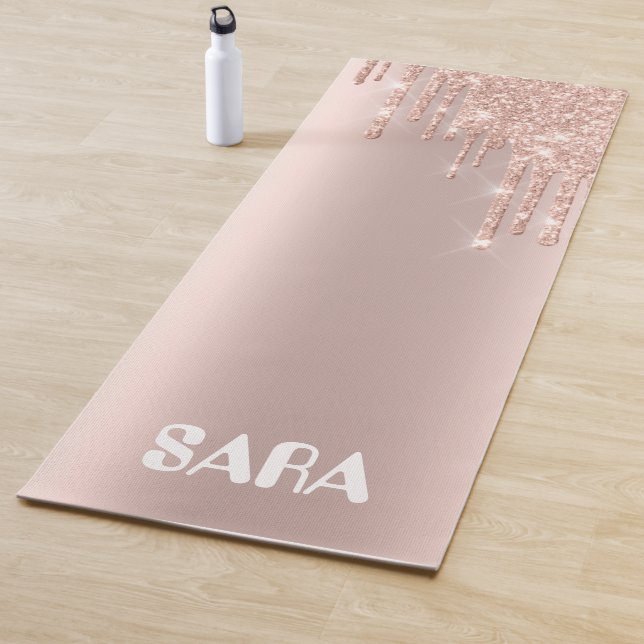 Tapis de yoga rose or magique (En situation)