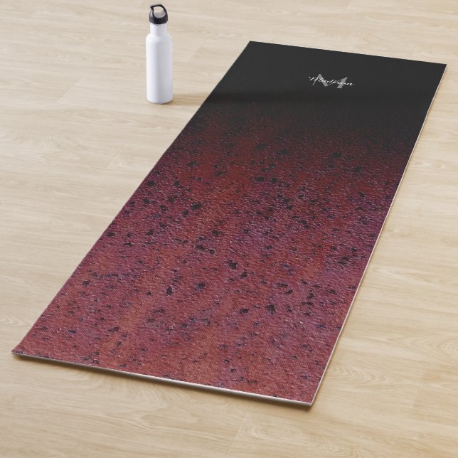 Tapis De Yoga Rouge Brown noir Ombre rouille métal Patina Monogr (En situation)