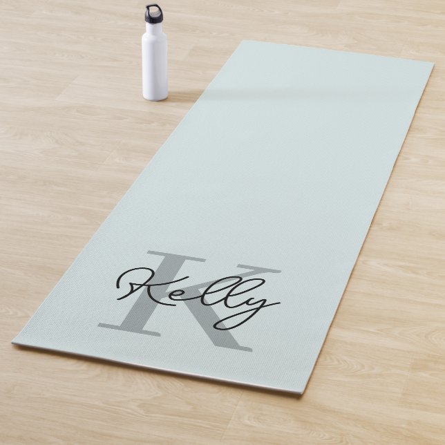 Tapis De Yoga Script de Monogramme bleu aquatique moderne (En situation)
