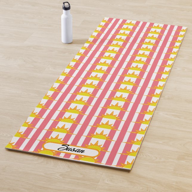 Tapis De Yoga Soleil jaune orange sur bandes roses (En situation)