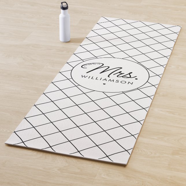 Tapis De Yoga Sur Mesure, Mme Est. Script élégant moderne nouvel (En situation)