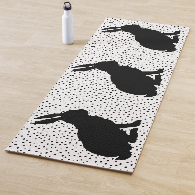 Tapis De Yoga Trois Noirs assis lapin Silhouettes Pois (En situation)
