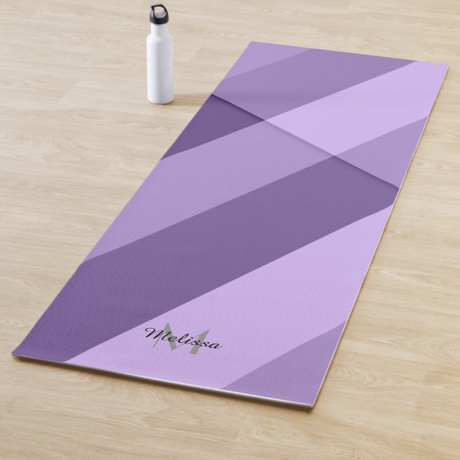 Tapis De Yoga Ultra violet violet ligne géométrique moderne Mono (En situation)