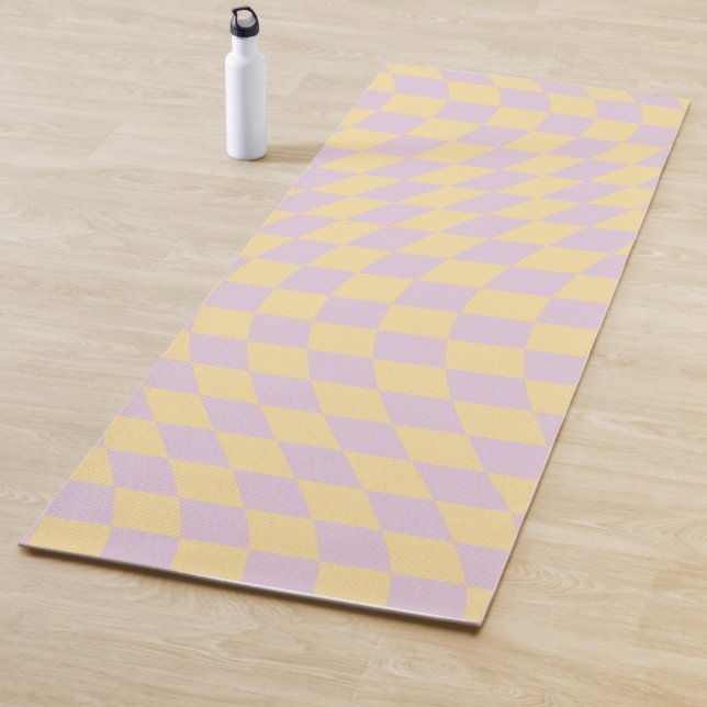 Tapis De Yoga Vérifier Lilac Jaune Checkerboard À damiers Motif (En situation)