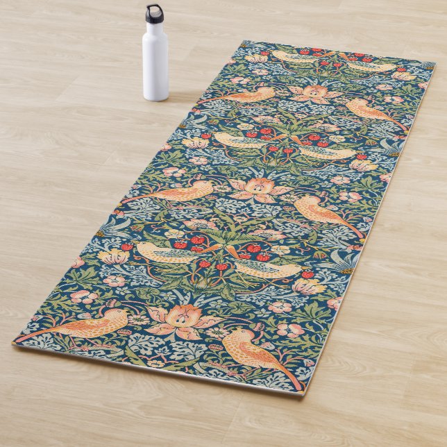 Tapis De Yoga William Morris Strawberry Thief Motif floral (En situation)