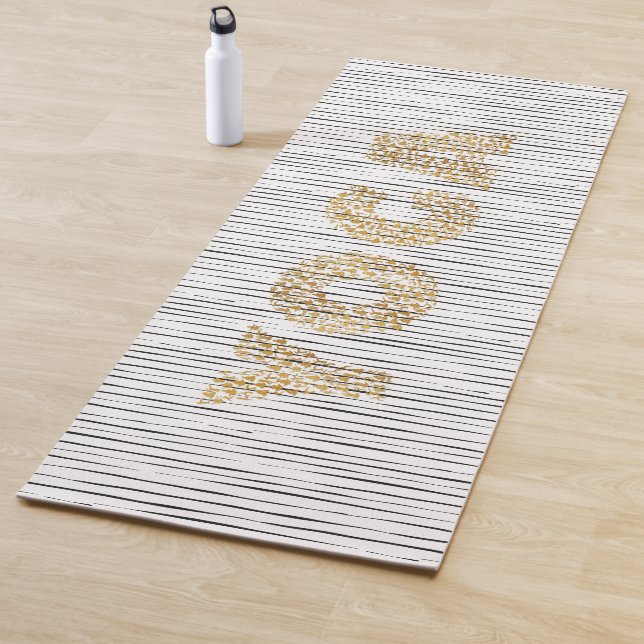Tapis De Yoga YOGA en or texte sur les bandes noires (En situation)