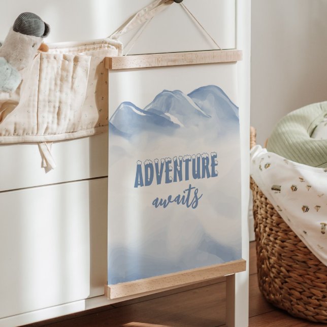 Tapisserie Suspendue Adventure Await Winter Nursery Décor (Adventure Awaits Winter Nursery Wall Decor Hanging Tapestry)