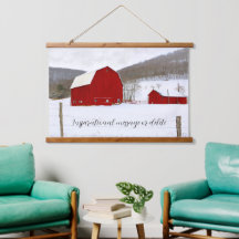 Barres agricoles rouges en Wonderland hivernal