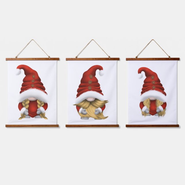 Tapisserie Suspendue Blonde-Haired Christmas Gnome Family – Wood-Topped (Tripler)