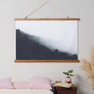 Tapisserie Suspendue Brouillard sur les couches diagonales forestières