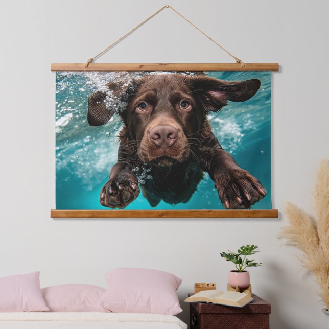 Tapisserie Suspendue Chocolat Joueur Labrador nage sous l'eau (Chambre à coucher)