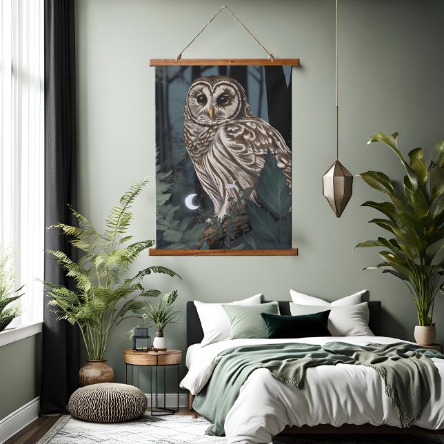 Tapisserie Suspendue Chouette Barred Wild Whimsy Nature Forêt verte fon (Barred owl enchanted forest hanging tapestry wall art)