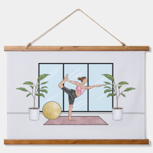 Tapisserie Suspendue Femme faisant du yoga en posture de danseur pour s