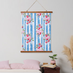 Tapisserie Suspendue Fraises vintages et fleurs sur bandes bleues