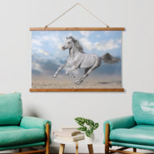Galeries de Chevaux Gris Arabe À Travers Le Paysag