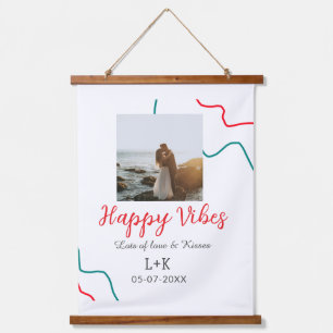 Tapisserie Suspendue Happy Vibes nom du couple date mariage rouge