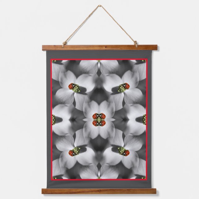 Tapisserie Suspendue Ladybug Sur La Fleur De Dogwood Nature Abstraite (Recto)