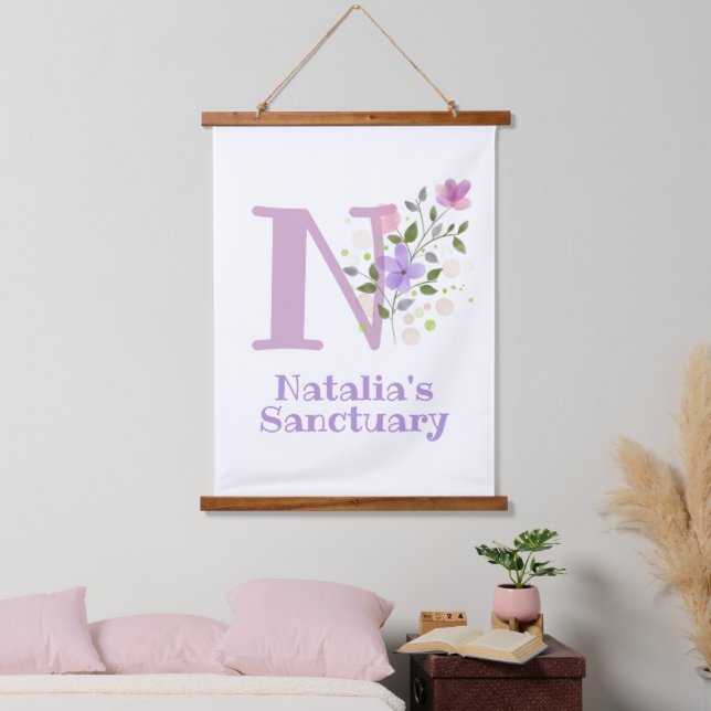 Tapisserie Suspendue Lettre N plus Prénom avec un design floral (Chambre à coucher)