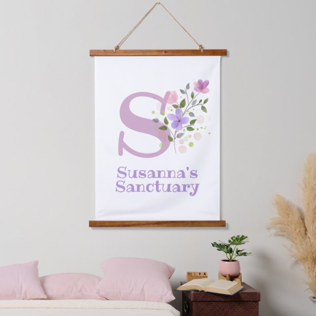 Tapisserie Suspendue Lettre S plus Prénom avec un design floral (Chambre à coucher)