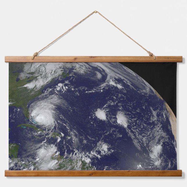 Tapisserie Suspendue L'Ouragan Irene Traverse Les Bahamas. (Devant)