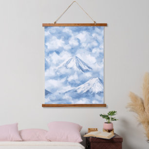 Tapisserie Suspendue Montagnes Douces Aquarelle Neige Nuages Bleu Blanc