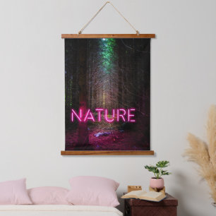 Tapisserie Suspendue Mystère forêt d'épinette nature néon magenta signe