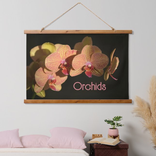 Tapisserie Suspendue Orchidées roses de corail dramatique Photographie  (Chambre à coucher)