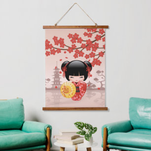 Tapisserie Suspendue Poupée Kokeshi Sakura Rouge - Geisha Japonaise Mig